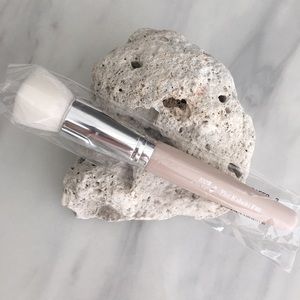 100 Percent Pure Flat Top Kabuki F40 makeup brush